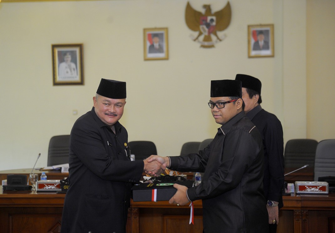Penandatangan Nota Kesepakatan bersama antara Pimpinan  DPRD Provinsi Sumatera Selatan dengan Gubern